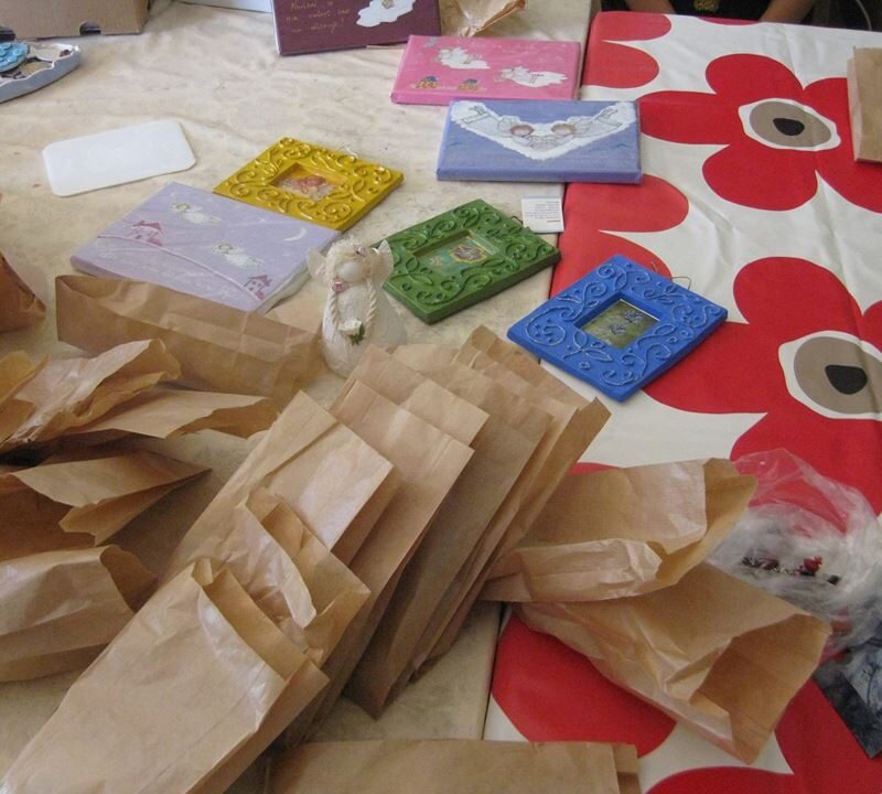 Donirani radovi ‘Kamenčića’ za humanitarnu lutriju “Velika srca ujedinjena za pomoć Rebeki” - Udruga Kamenčići