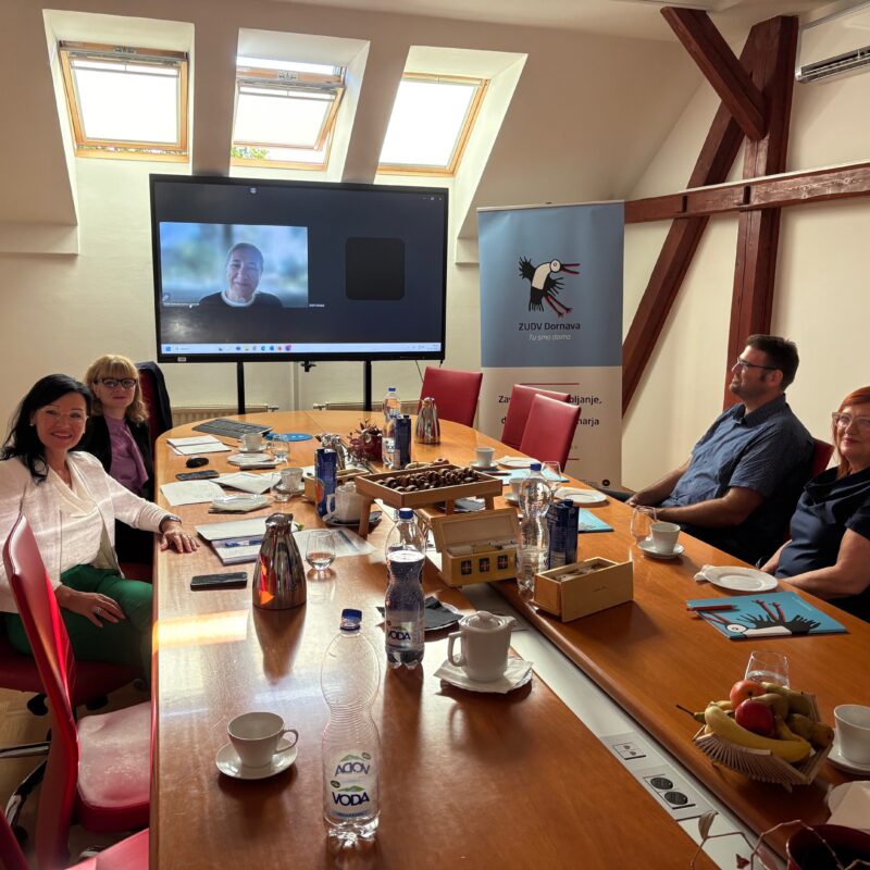 Zaposlenici udruge “Kamenčići” u okviru Erasmus + projekta posjetili partnersku organizaciju “Zavod za usposabljanje, delo in varstvo dr Marijana Borštnarja Dornava” u Sloveniji 01 - Udruga Kamenčići