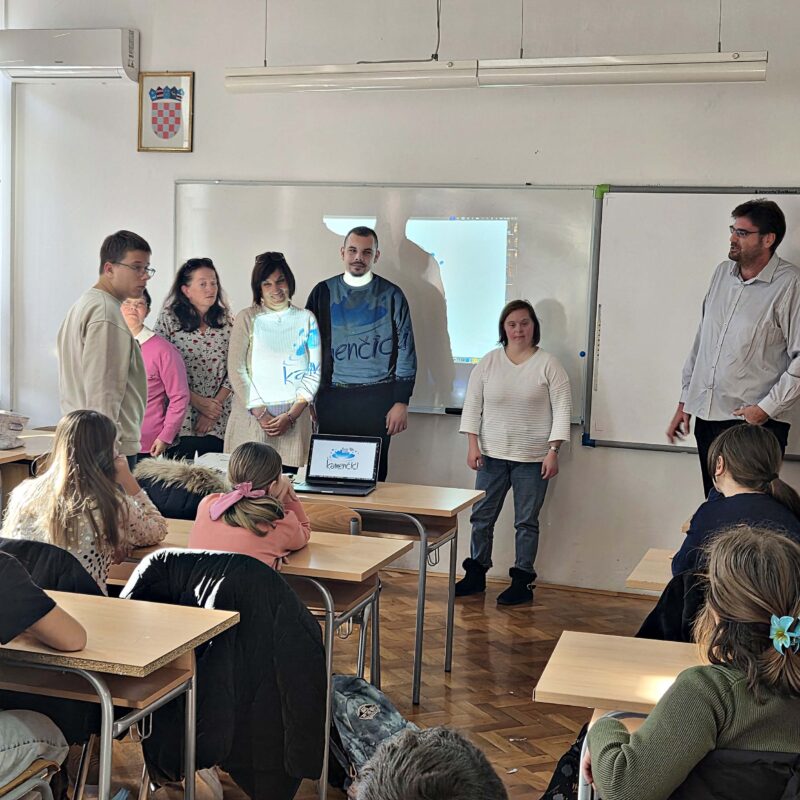 Posjet naše Udruge Osnovnoj školi „Tin Ujević“ - Udruga Kamenčići