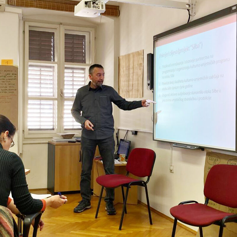U Rijeci održana radionica pod nazivom „Učinkovito upravljanje projektima i lokalnim prioritetima: Projektna logika – od problema do rješenja“. 01 - Udruga Kamenčići