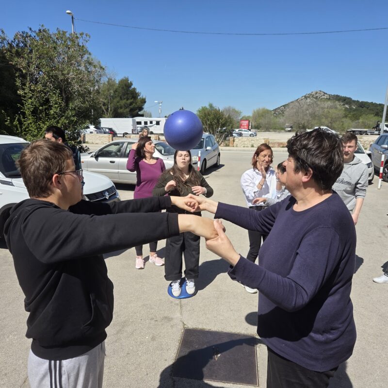 Poboljšanje kvalitete života osoba s intelektualnim teškoćama kroz razvijanje mreže inovativnih usluga 01 - Udruga Kamenčići