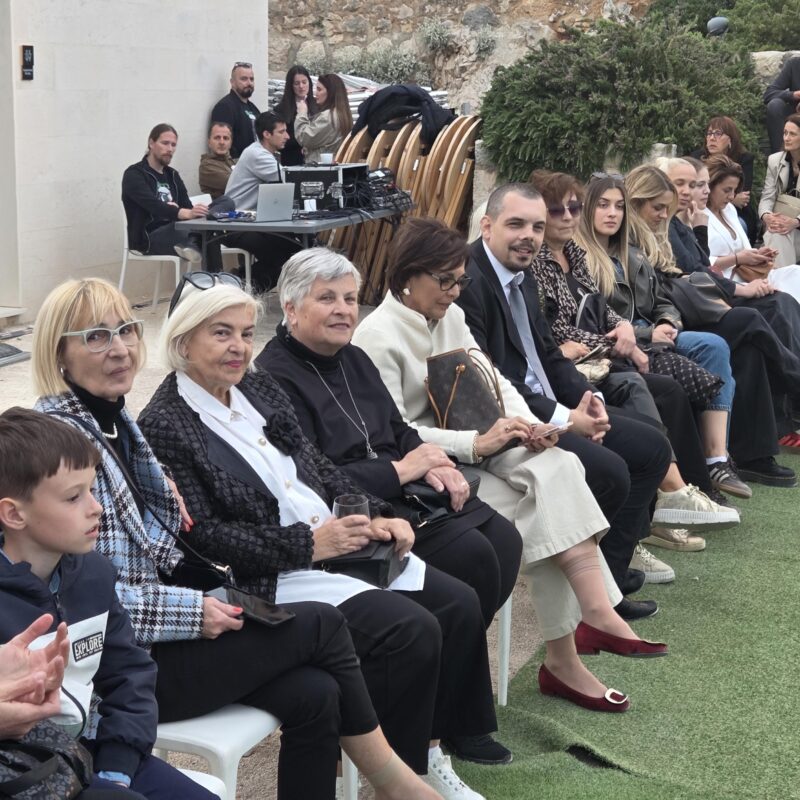 Kamenčići sudjelovali na reviji modne kreatorke Karmen Herceg 01 - Udruga Kamenčići